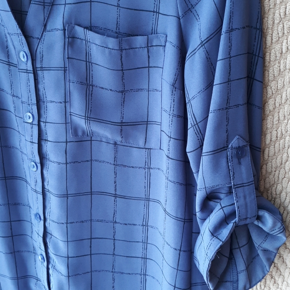 Slouchy blue button down - Picture 2 of 4